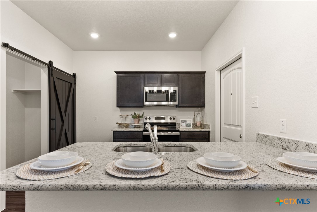 5205 White Rose Drive Property Photo 4