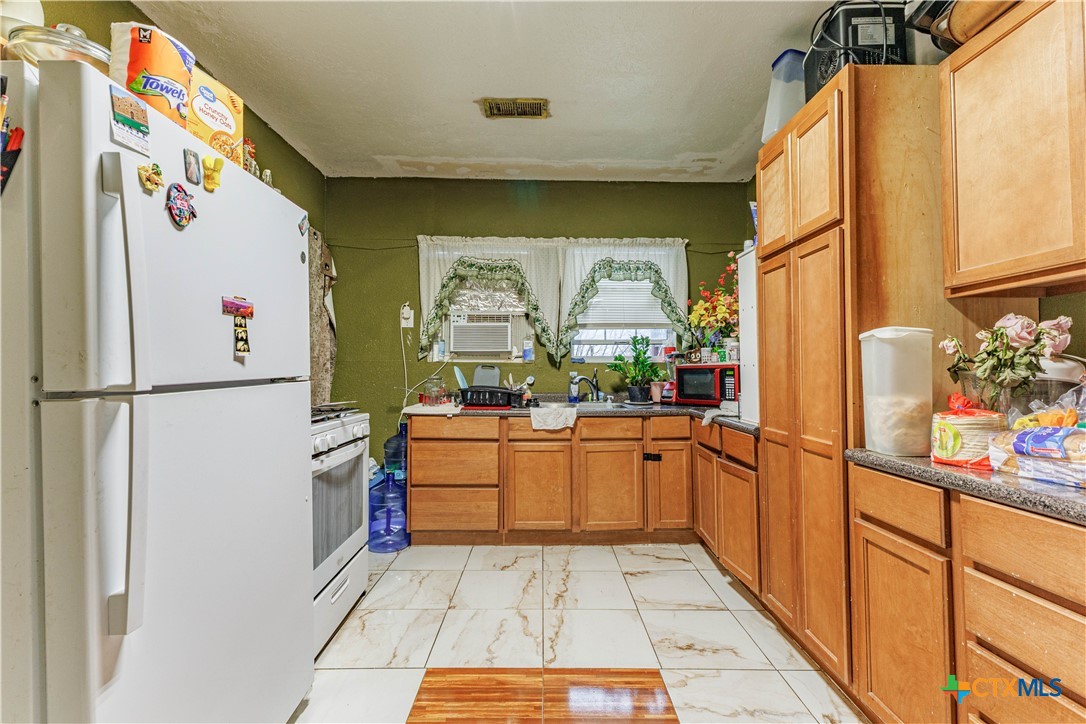 5472 Knob Creek Spur Property Photo 3