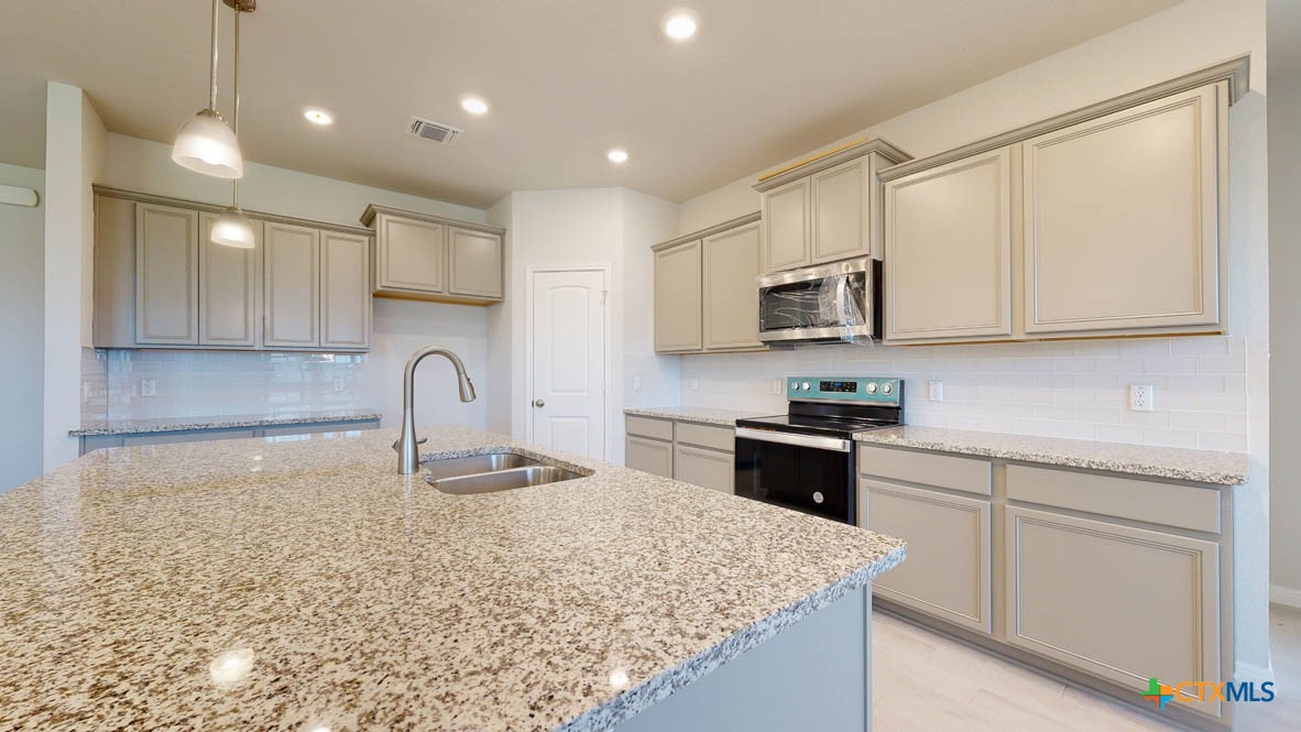 15025 Planeview Drive Property Photo 3