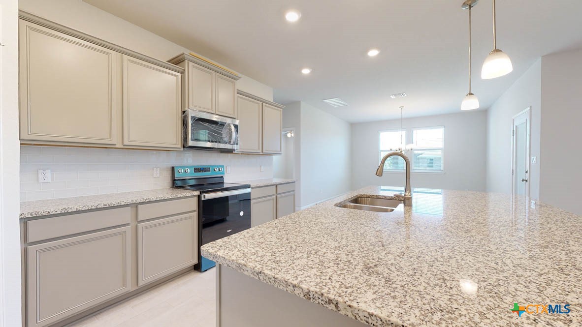 15025 Planeview Drive Property Photo 5