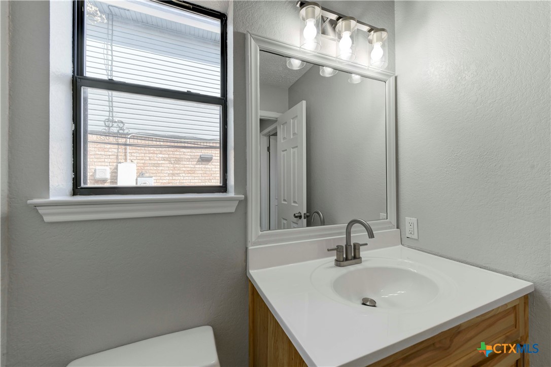 801 Bond Street Property Photo 18