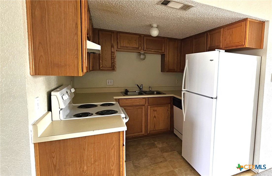 1307 Monroe Loop D Property Photo 7