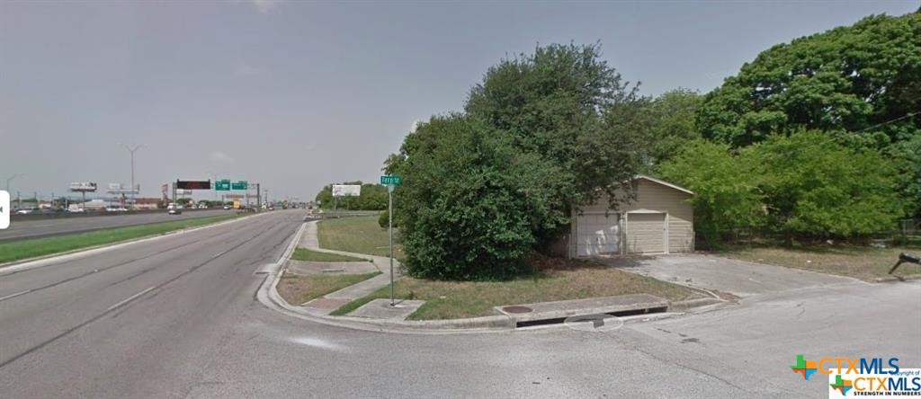 608 S Interstate 35 Property Photo 5