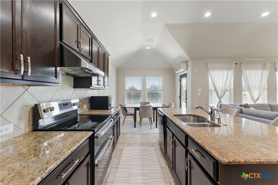 5649 Meadow View Property Photo 3