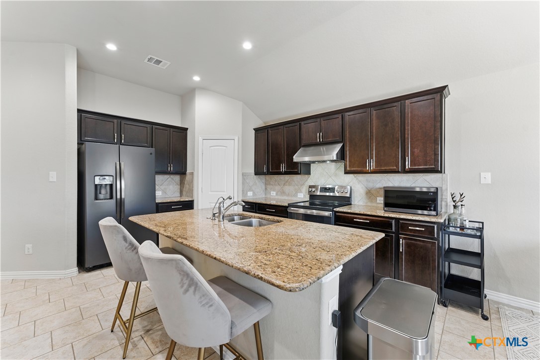 5649 Meadow View Property Photo 4