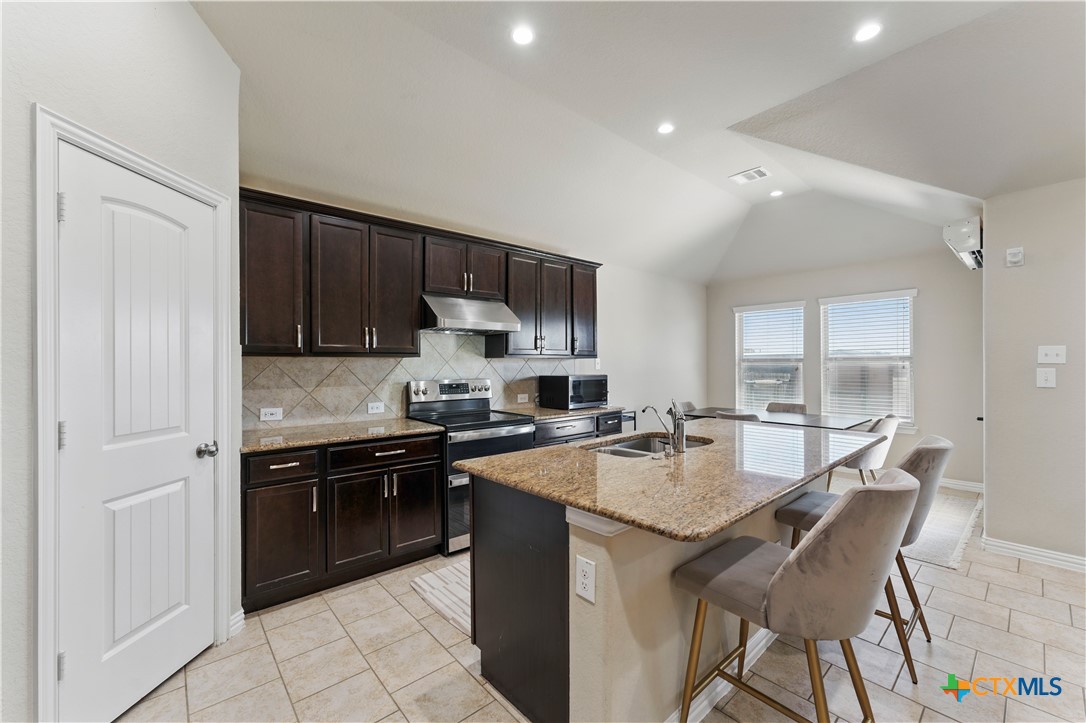 5649 Meadow View Property Photo 5