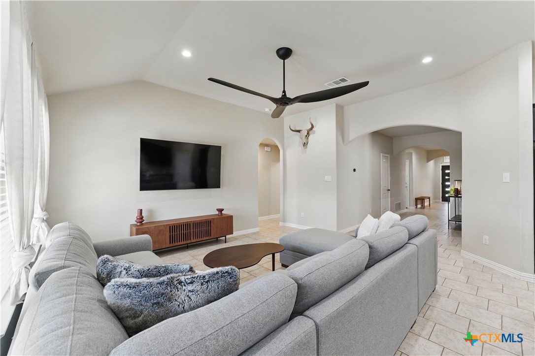 5649 Meadow View Property Photo 7