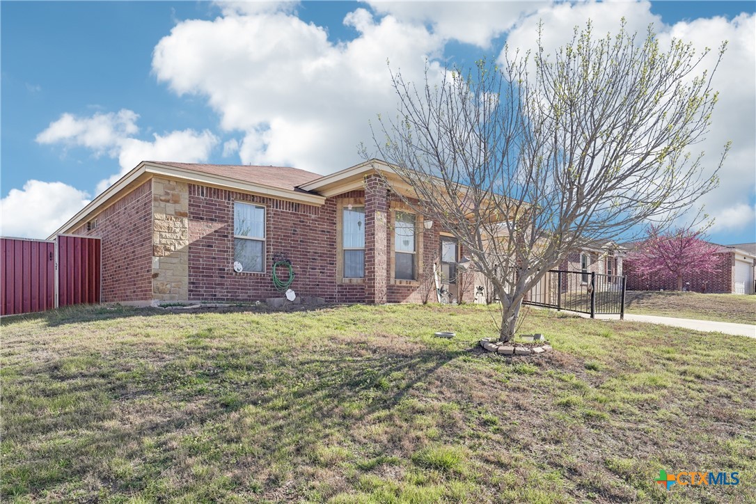 2801 Hector Drive Property Photo 3