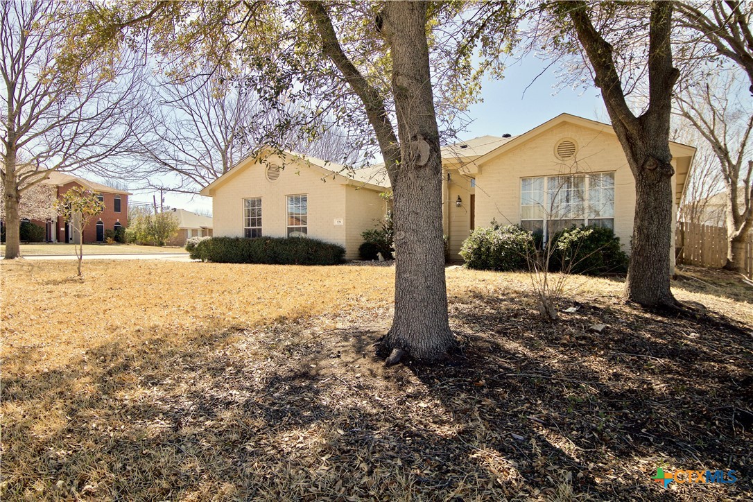 128 Shawnee Trail Property Photo 1