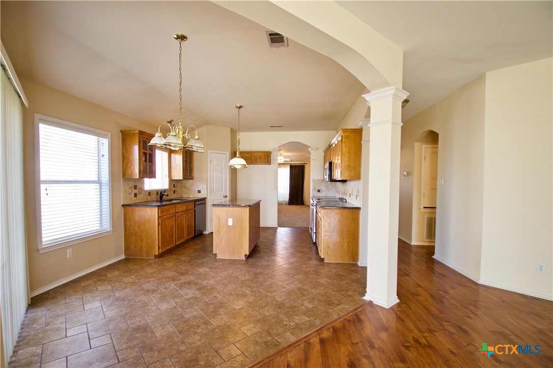 128 Shawnee Trail Property Photo 6