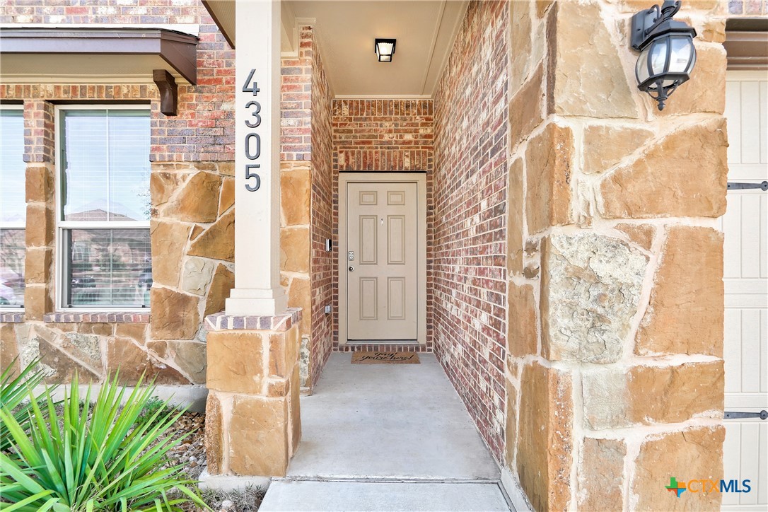 4305 Abergavenny Drive Property Photo 3