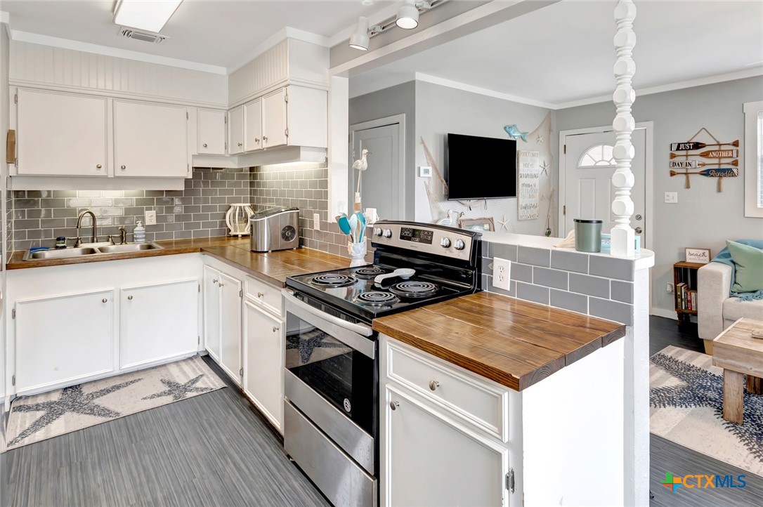 304 Polk Street Property Photo 11