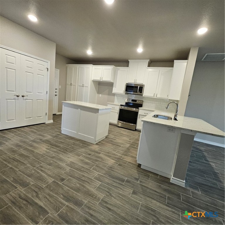 5405 Rose Garden Loop Property Photo 3