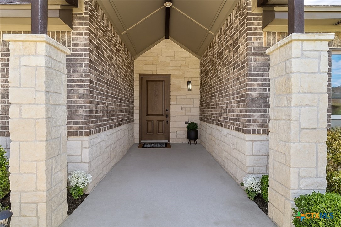 3410 Shoreline Drive Property Photo 4