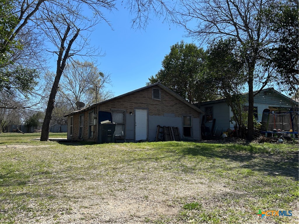 1865 Lee Street Property Photo