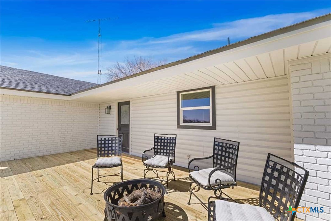 451 Burt Lane Property Photo 3