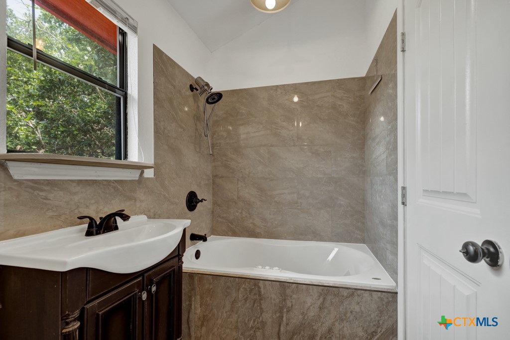 554 Ramblewood Drive Property Photo 13