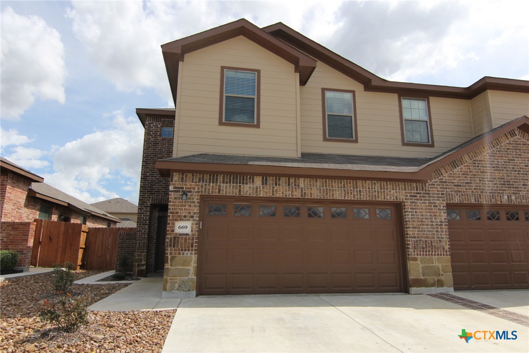 669 Creekside Circle Property Photo