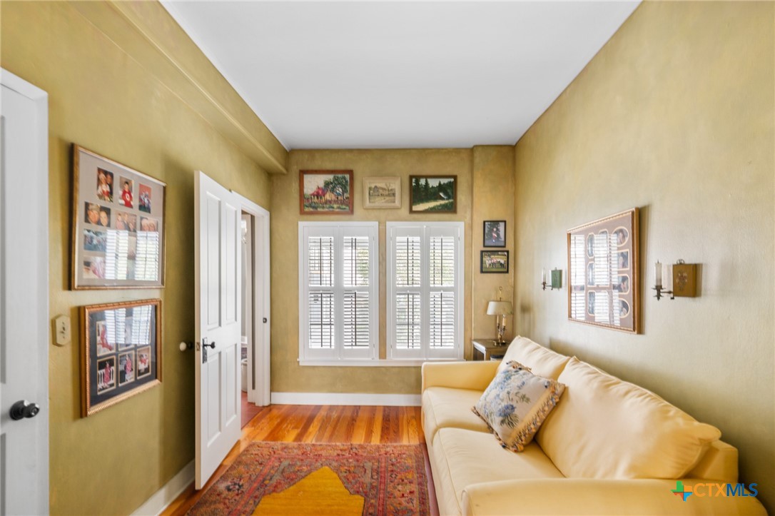 102-110 N Courthouse Square Property Photo 7