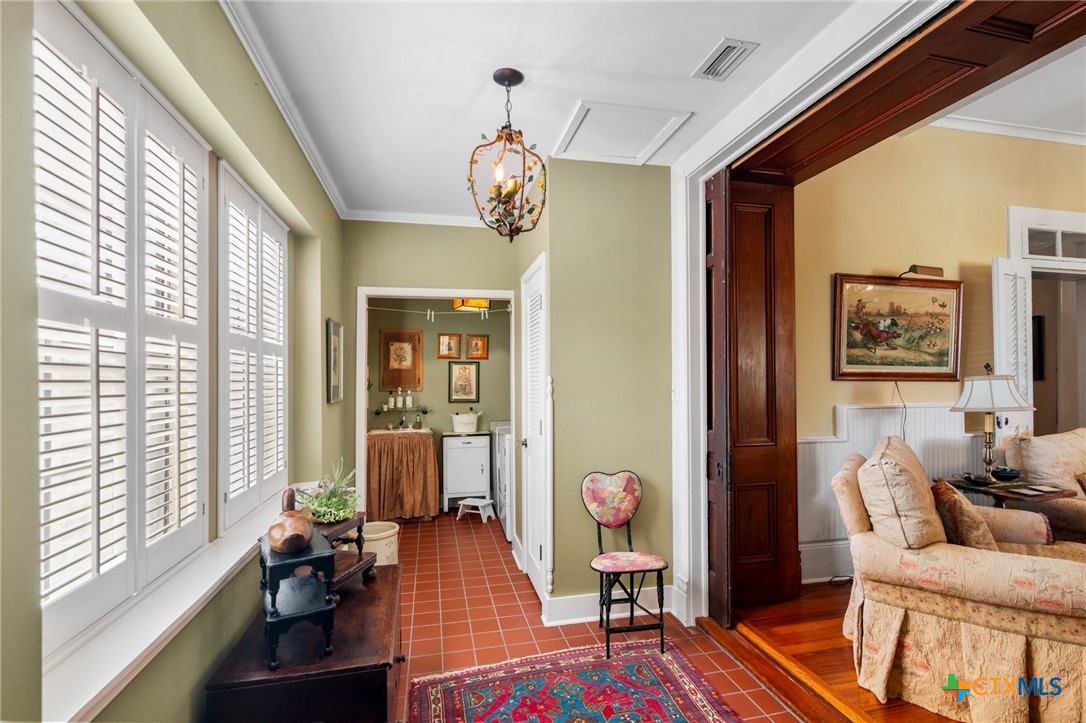 102-110 N Courthouse Square Property Photo 8