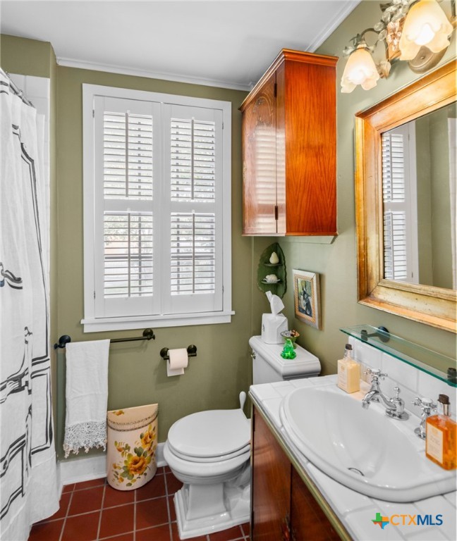 102-110 N Courthouse Square Property Photo 9