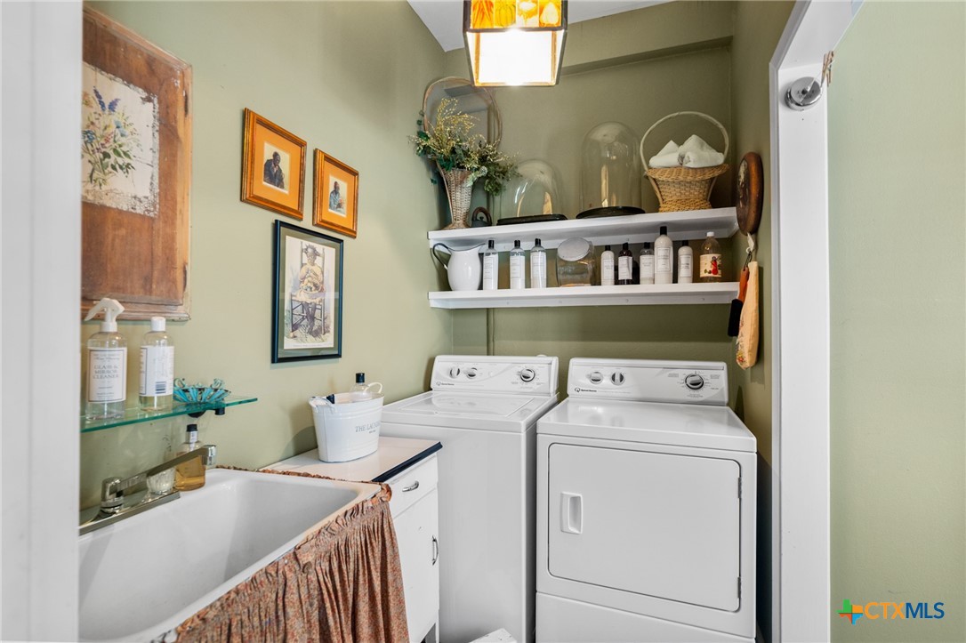 102-110 N Courthouse Square Property Photo 10