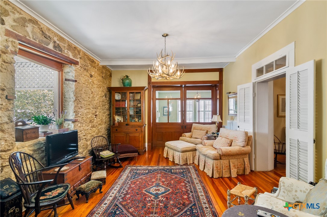 102-110 N Courthouse Square Property Photo 11