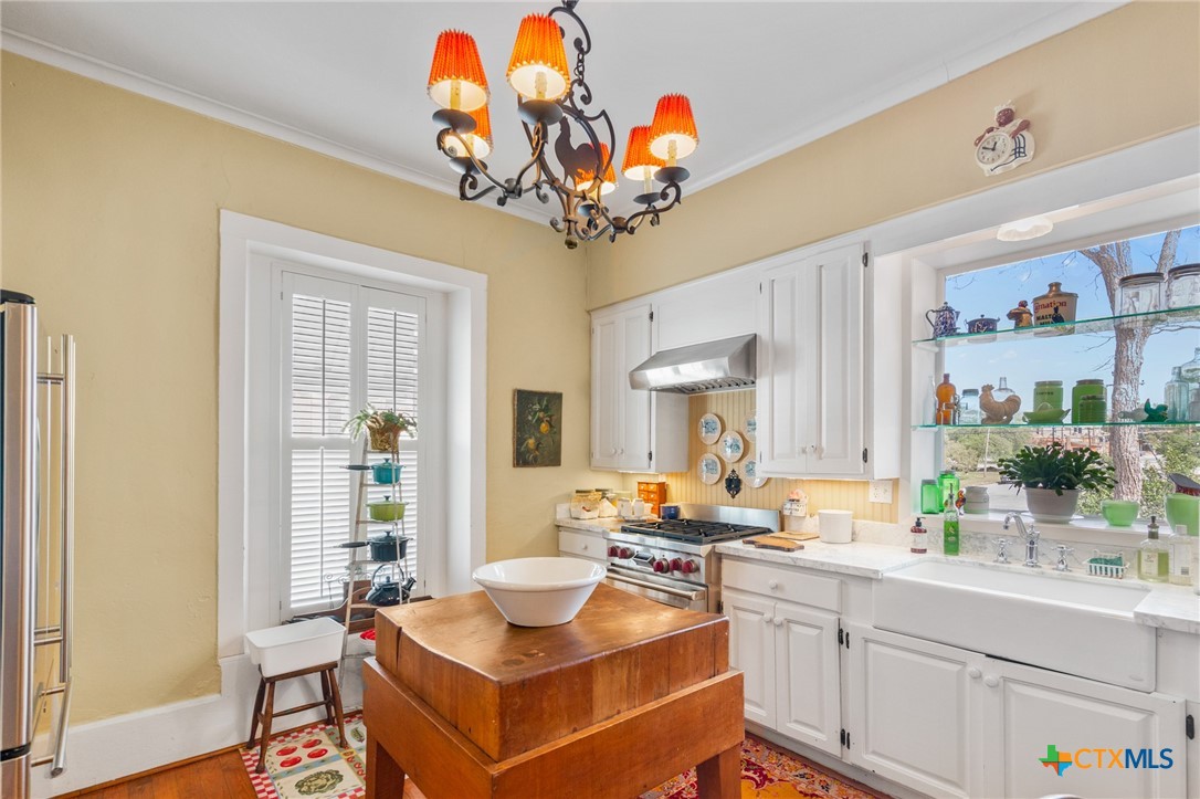 102-110 N Courthouse Square Property Photo 14