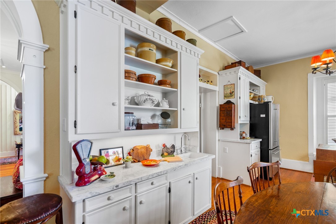 102-110 N Courthouse Square Property Photo 15