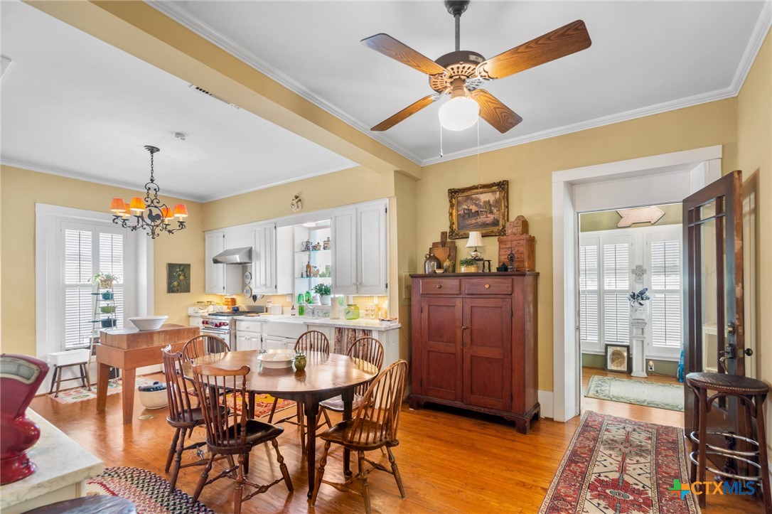 102-110 N Courthouse Square Property Photo 17