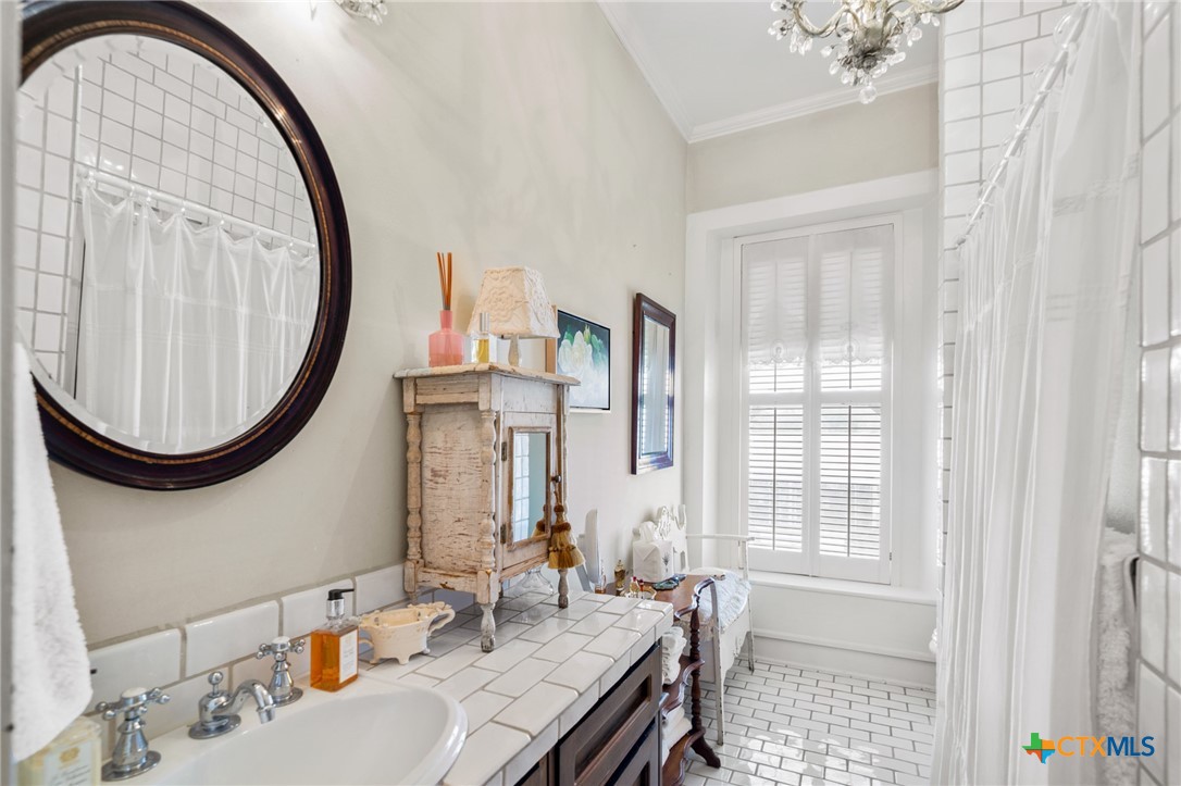 102-110 N Courthouse Square Property Photo 22