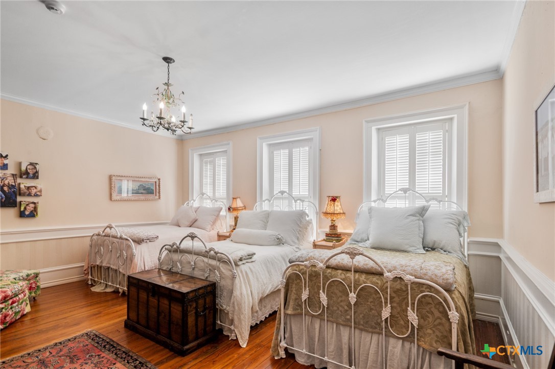 102-110 N Courthouse Square Property Photo 26