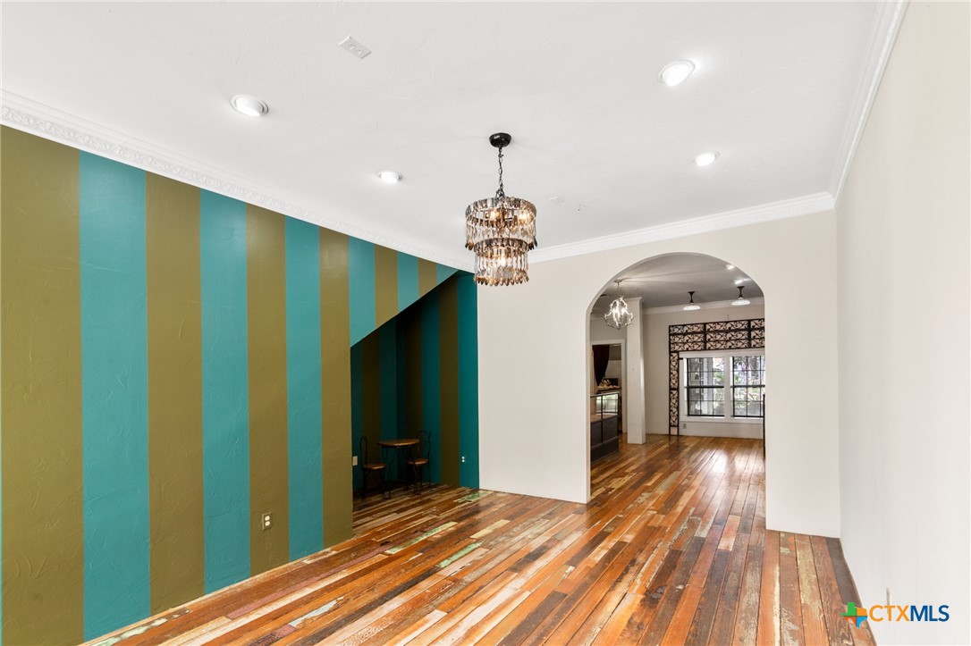 102-110 N Courthouse Square Property Photo 29