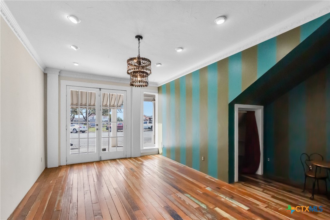 102-110 N Courthouse Square Property Photo 30