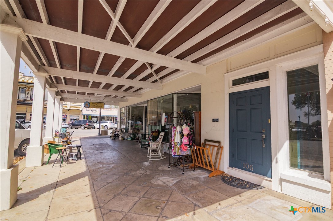 102-110 N Courthouse Square Property Photo 37