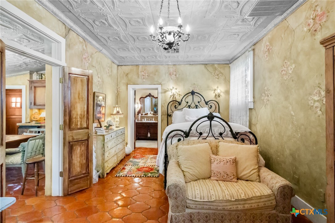 102-110 N Courthouse Square Property Photo 42