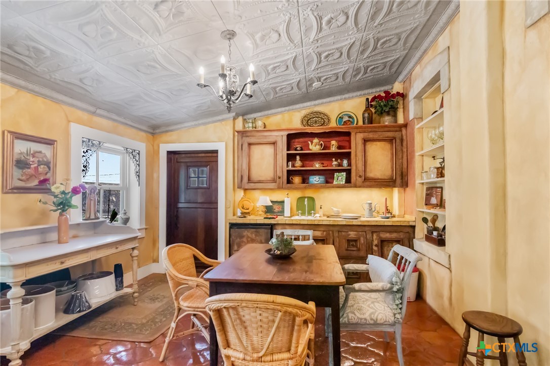 102-110 N Courthouse Square Property Photo 43