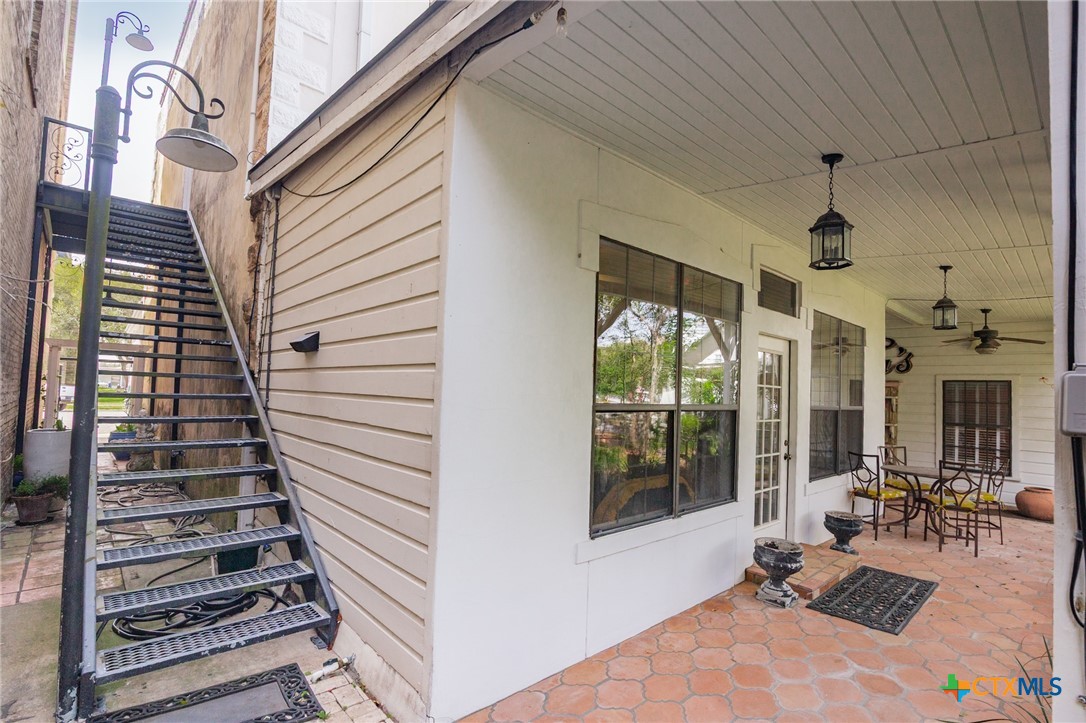 102-110 N Courthouse Square Property Photo 45