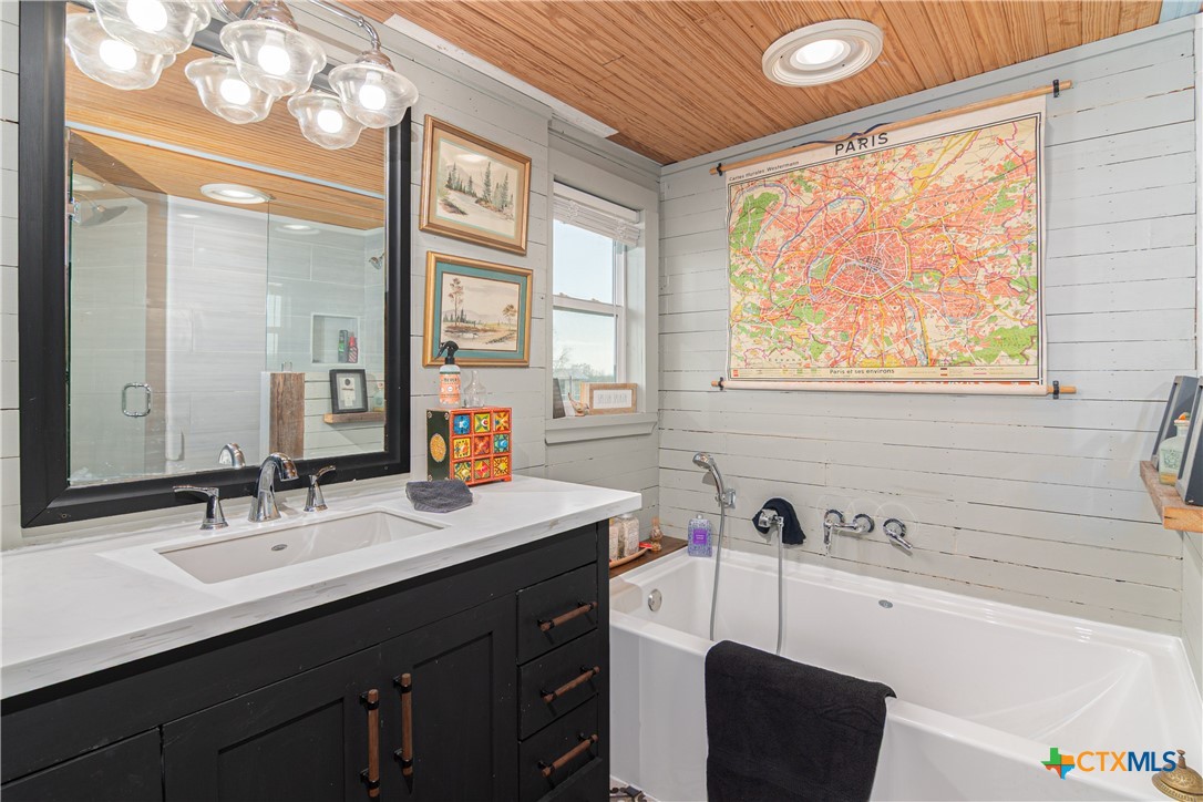 7150 Linne Road Property Photo 11