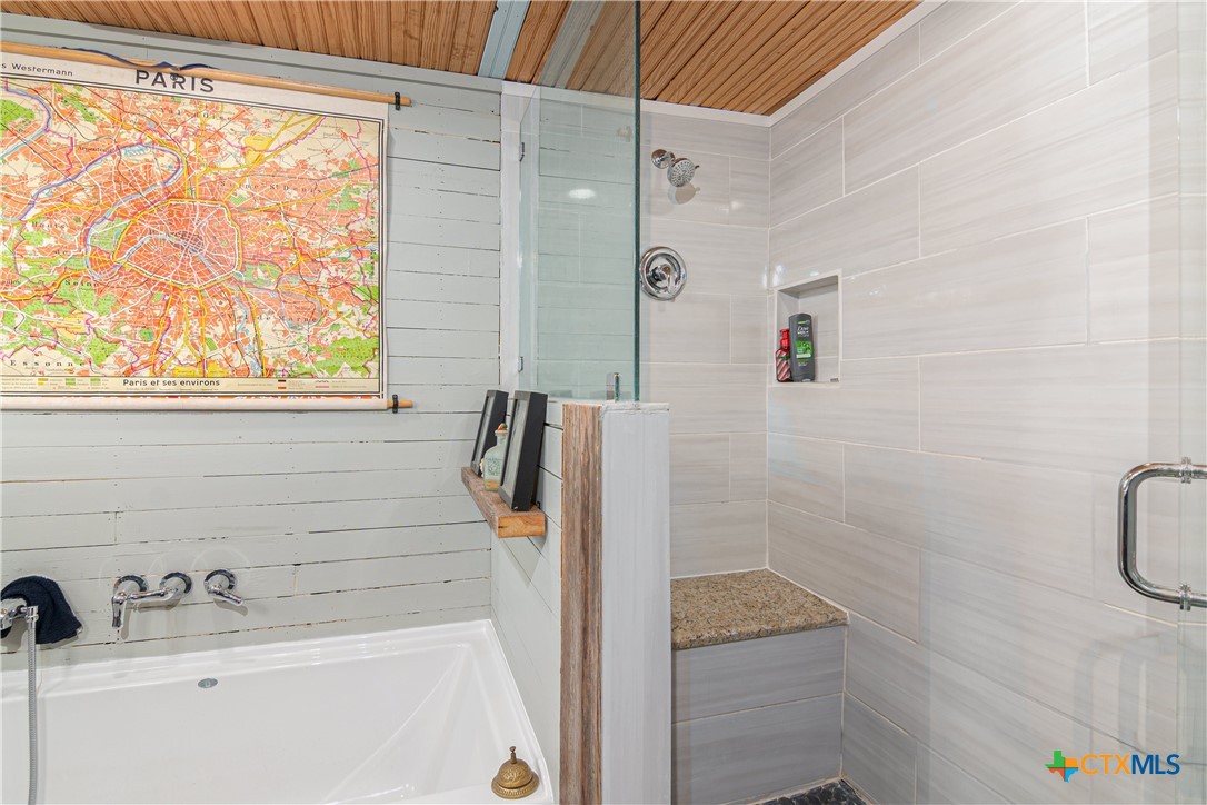 7150 Linne Road Property Photo 12