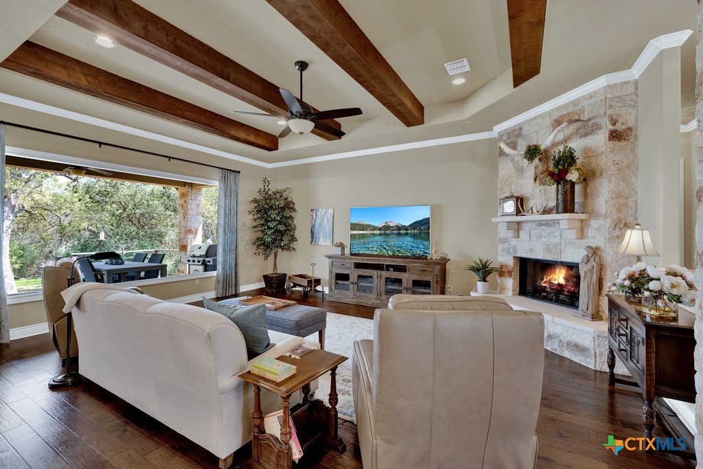 161 Shady Hollow Property Photo 8