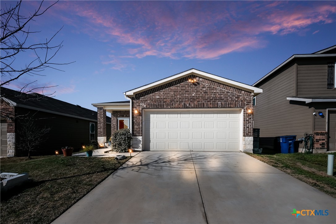 114 Texas Lantana Property Photo