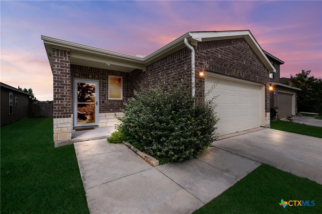 114 Texas Lantana Property Photo 1