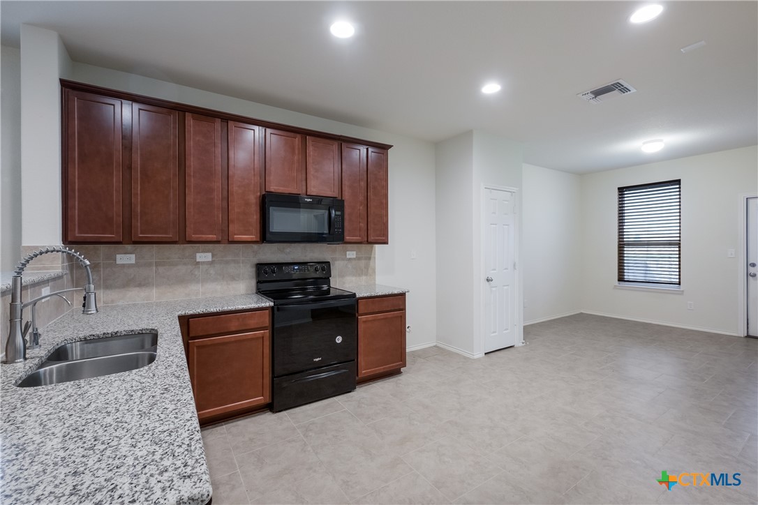 114 Texas Lantana Property Photo 11