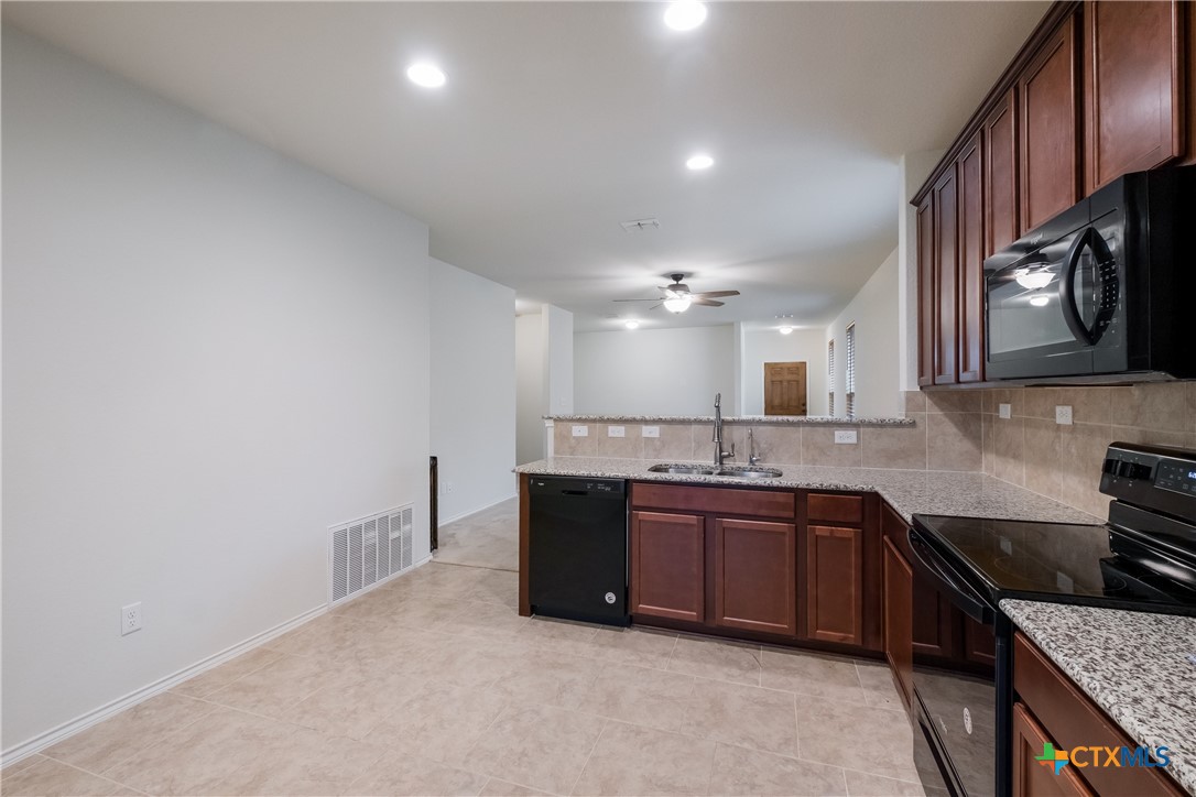 114 Texas Lantana Property Photo 13