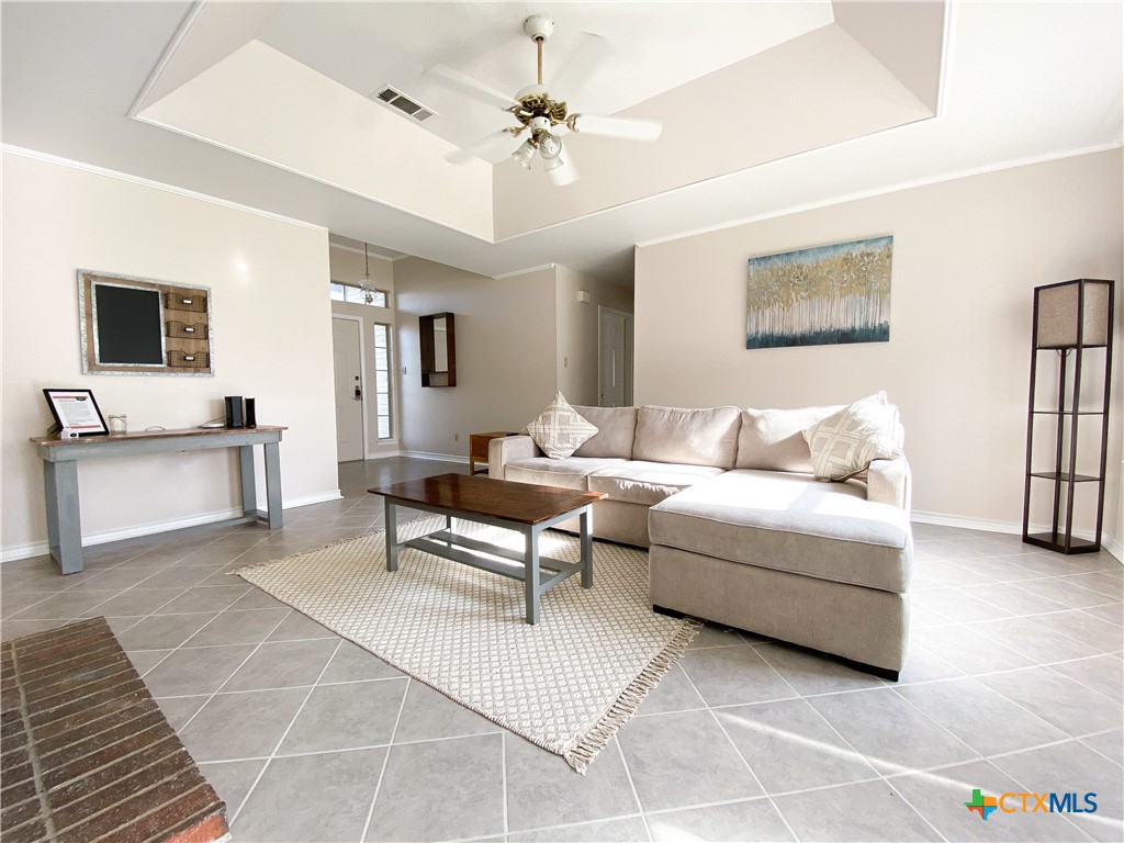 2703 Larkspur Drive Property Photo 4