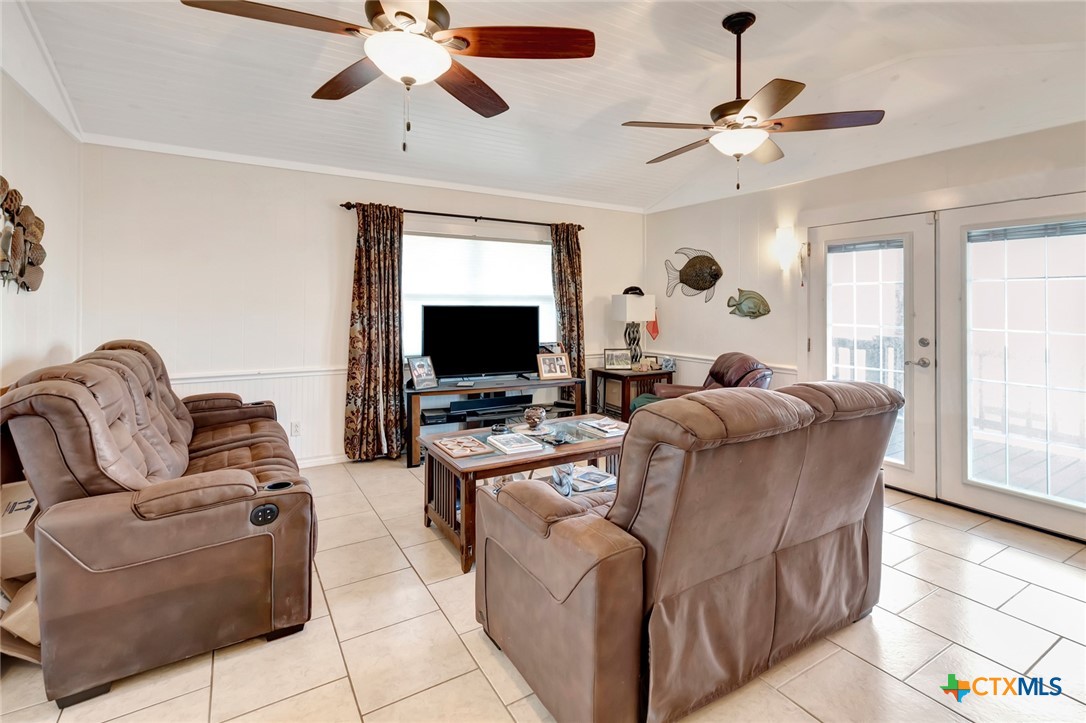 105 Copano Cove Road Property Photo 12