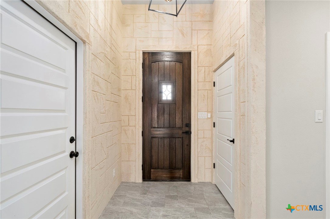 510 Lazy Oak Lane Property Photo 6