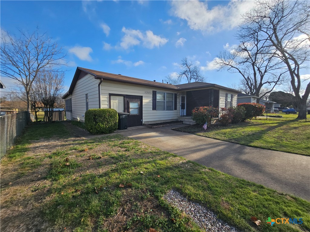 1305 Alta Mira Drive Property Photo 3