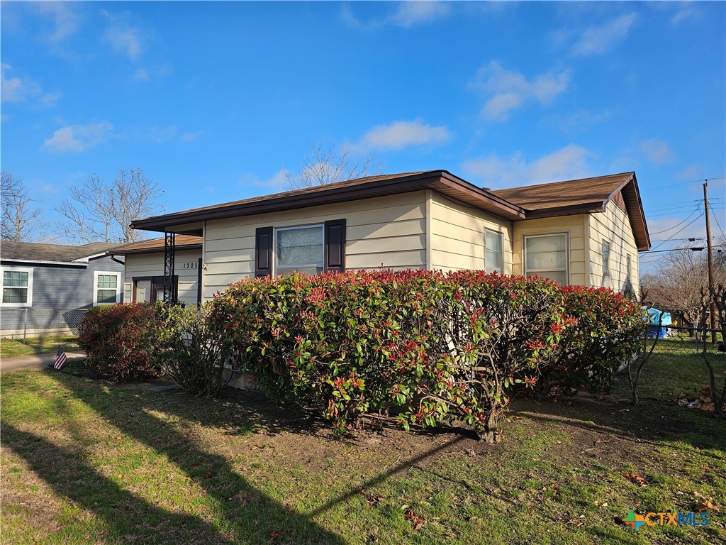 1305 Alta Mira Drive Property Photo 4